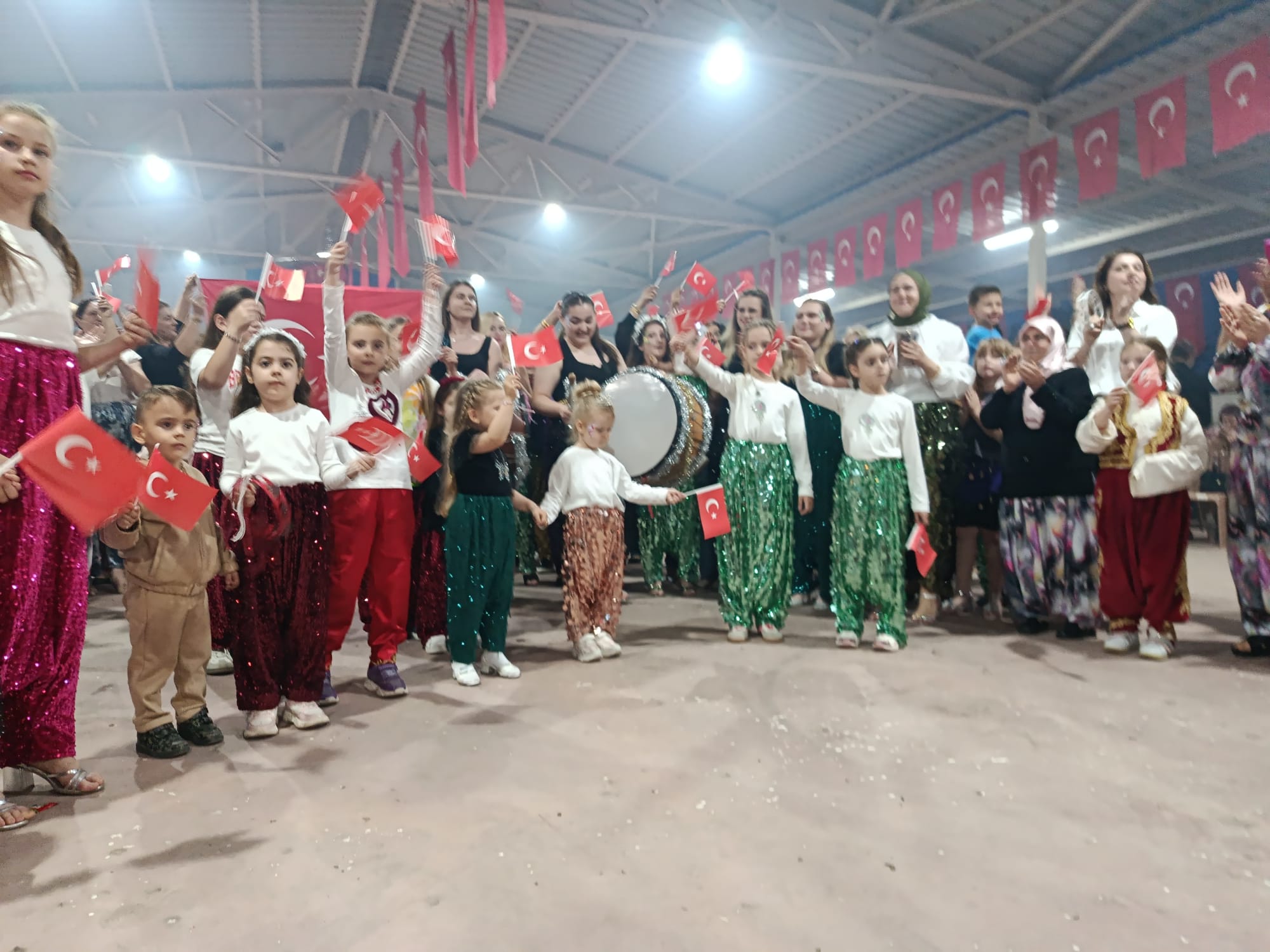 Edirne merkeze bağlı Demirhanlı köyü, sıra dışı ve renkli bir eğlenceye ev sahipliği yaptı. 